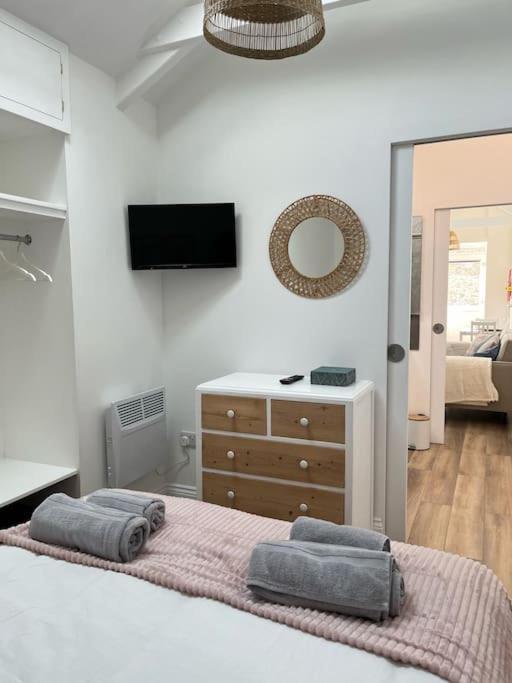 Cosy Country Getaway, 5 Mins From The Sea